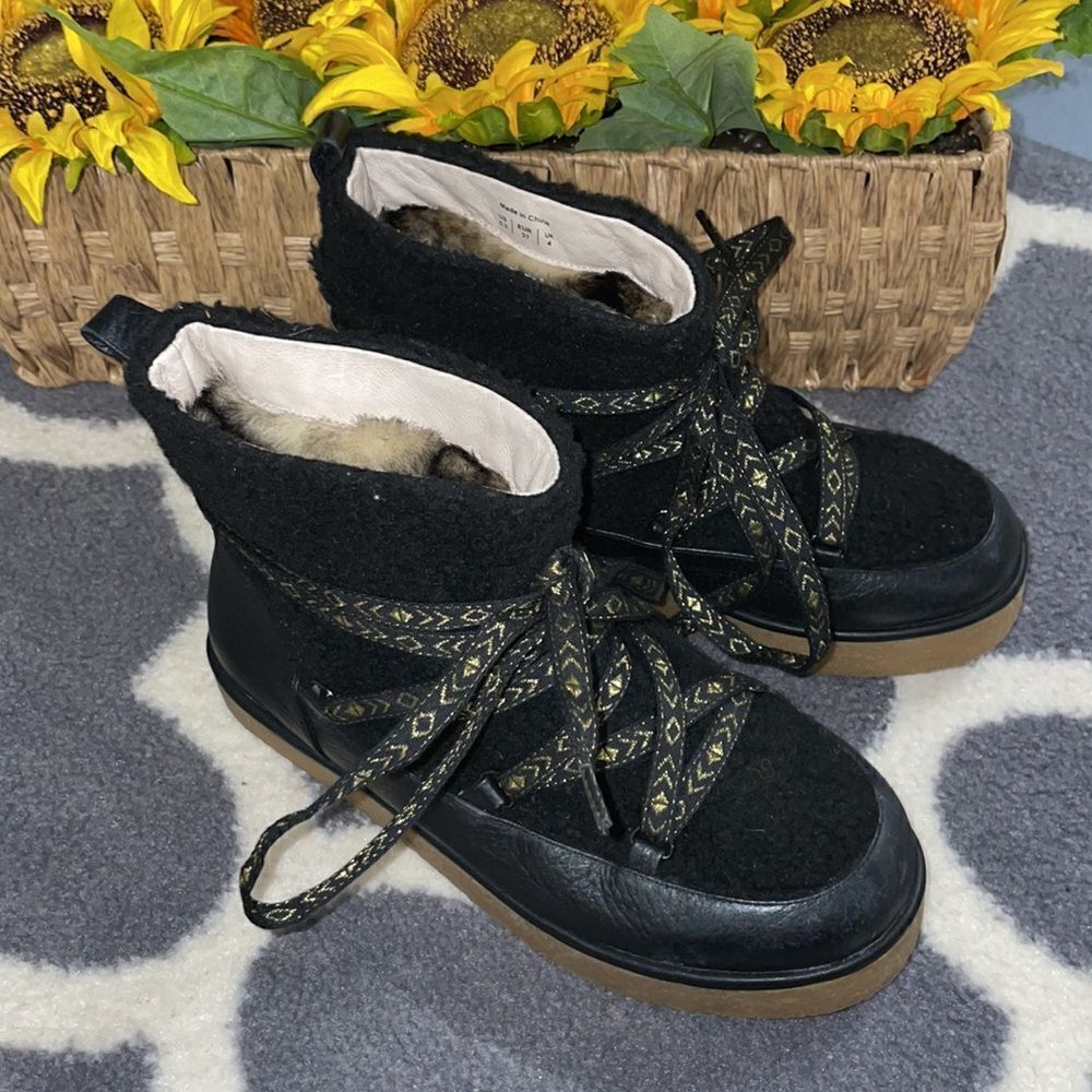 House if Harlow 1960 Black Fur lined Muk Luk type Alaskan Boot